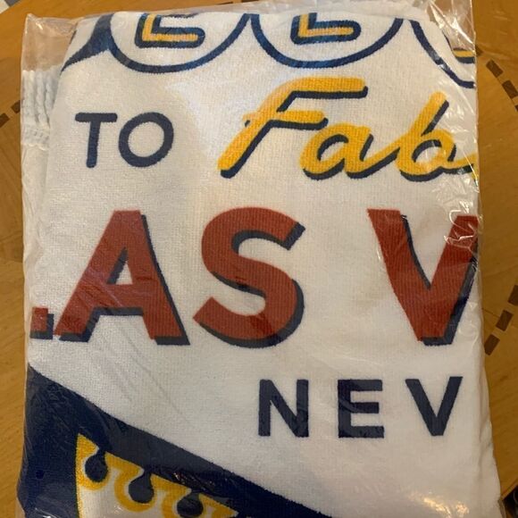 Welcome To Fabulous Las Vegas Station Casino White Red Yellow Round Beach Towel - Picture 8 of 8